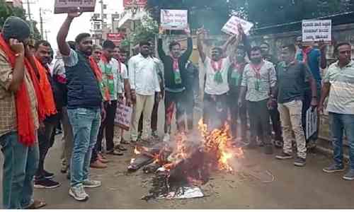 K’taka bandh: Activists try to barge into B’luru airport, detained