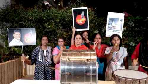 TDP makes 'noise' in novel protest over Chandrababu's arrest
