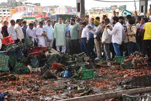 Gopal Rai visits Azadpur Mandi, says directions given to complete repair work within 45 days