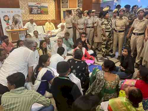 High drama at Krishi Bhawan after Trinamool delegation dharna; detained by police, claims party