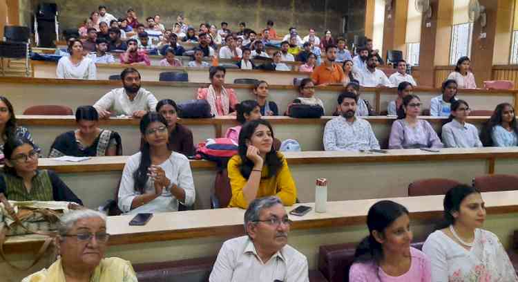 समाजोनुपयोगी शोध करें विद्यार्थीः प्रो. कुलविंदर कौर