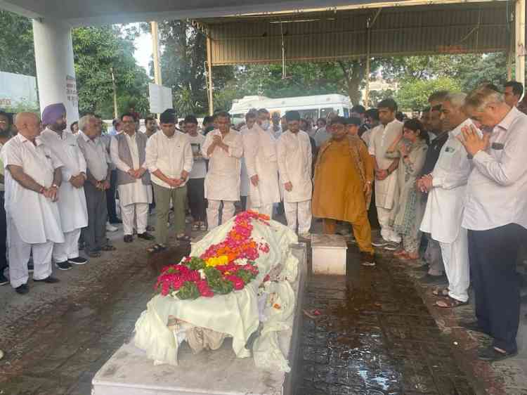 Shock to MP Sanjeev Arora, death of elder brother; A final farewell with tearful eyes