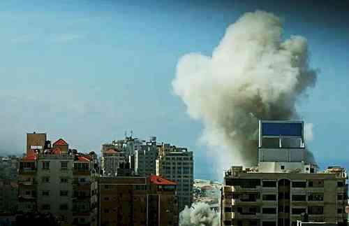 Israeli warplanes continue to pound Gaza