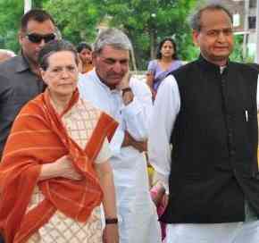 Gehlot meets Sonia, says CEC to meet soon to finalise Raj candidates (Ld)