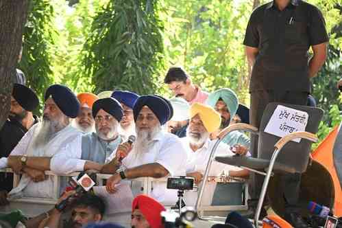 Akali Dal leaders face water cannons on SYL canal debate with CM