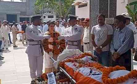 वीर चक्र विजेता कमांडर इंदर सिंह का राजकीय सम्मान के साथ अंतिम संस्कार