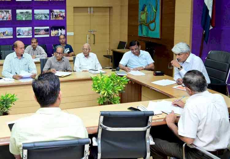 एमडीयू के इंफ्रास्ट्रक्चर को मजबूत बनाने को लेकर कुलपति ने ली अधिकारियों की बैठक