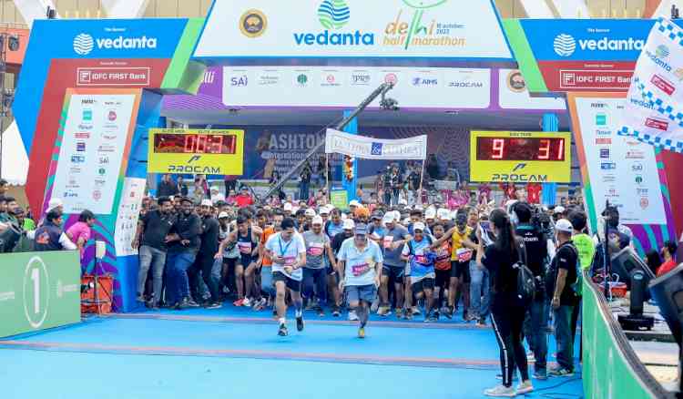 Colour and energy at the Vedanta Delhi Half Marathon brings the city to life!