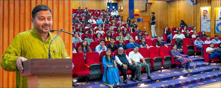 लोकतंत्र के सुदृढ़ीकरण के लिए मीडिया जनपक्षधरता के प्रति समर्पित होः सुनित मुखर्जी