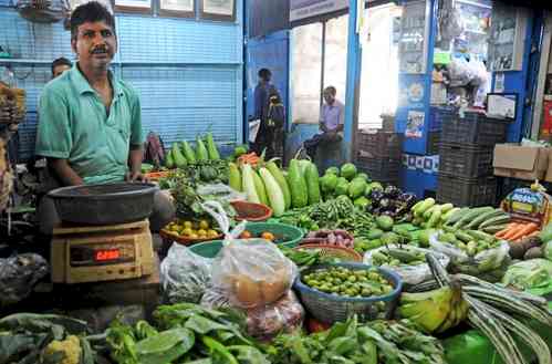 Skyrocketing prices of vegetable at Kolkata retail markets before festive season