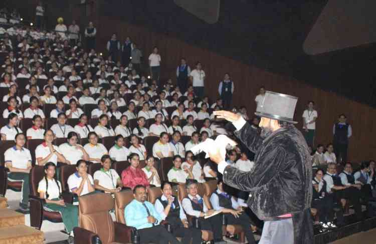 Magician mesmerizes students at Ivy World School