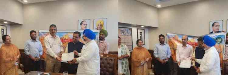 PAU Scientists felicitated by Punjab Horticulture Minister