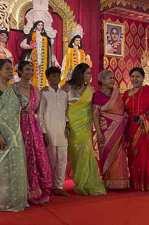Kajol celebrates Durga Puja with family, Jaya Bachchan