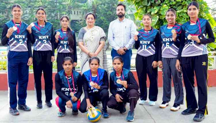 KMV’s Volleyball team performs brilliantly in Guru Nanak Dev University Inter-College Volleyball Championship