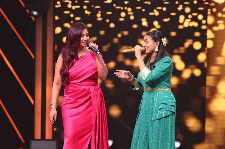 On Indian Idol 14’s ‘Griha Pravesh’ special, contestant Gayathry Rajiv aka “Kingini” performs a dazzling duet with Judge Shreya Ghoshal!
