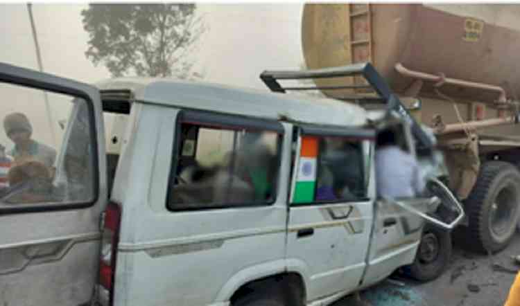 Twelve from Andhra Pradesh killed in road accident in K’taka, 2 critical