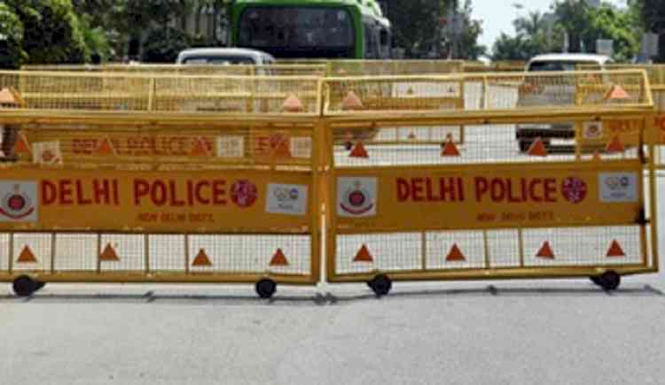 Speeding SUV rams into police picket, Delhi cop injured