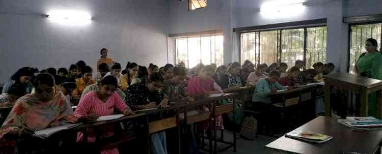 PCM S.D.College for Women holds Essay Writing Competition
