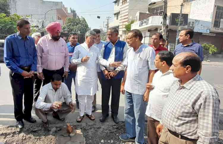 25 लाख की लागत से होगा शहीद कैप्टन दीपक शर्मा मार्ग का नव निर्माणः विधायक भारत भूषण बतरा