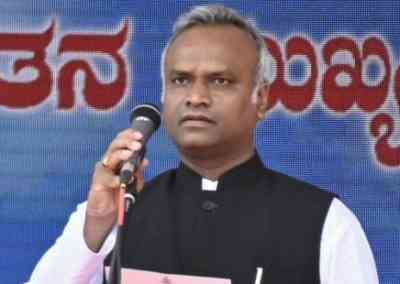 Rs 1,000 cr taken from Amit Shah for Operation Lotus in K’taka: Priyank Kharge