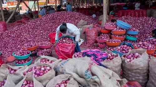 Onion prices in Kolkata double in a week