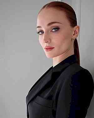 Sophie Turner not dating exclusively despite kissing English aristocrat