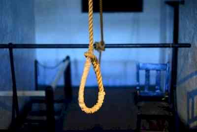UP: Wife does not come home for Karwa Chauth, husband hangs himself