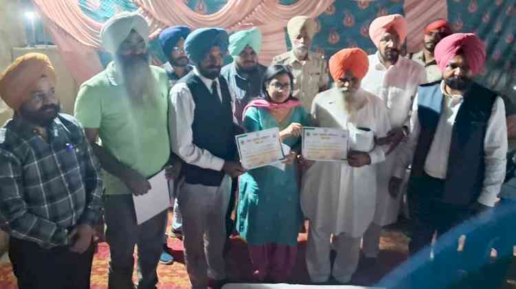 DC Surabhi Malik honours farmers for not burning stubble