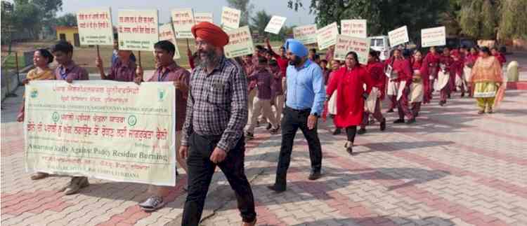 KVK Hoshiarpur organises awareness campaign to curb the practice of paddy residue burning at Govt High Smart School, Balhadda