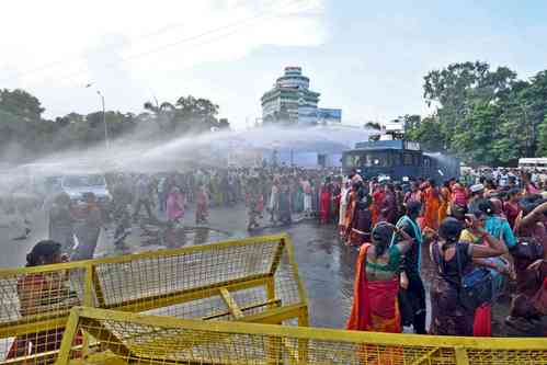 Anganwadi workers lathi-charged by Patna Police outside RJD office 