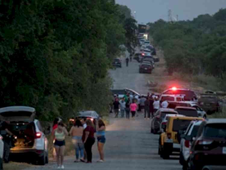 7 people killed, including migrants, in car crash in Texas