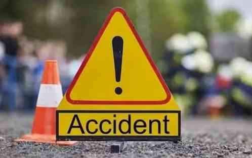 Six killed , 27 injured as truck rams into bus in UP
