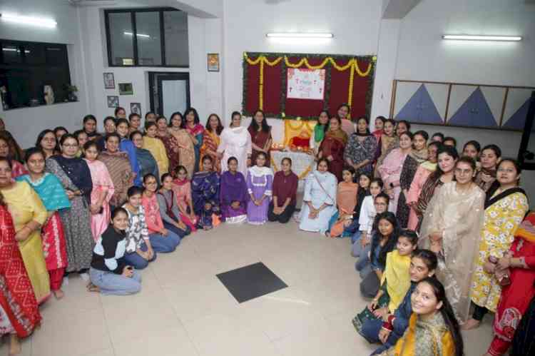 Lanterns of Learning: PCM SD College for Women revel up in festive gaiety of Diwali