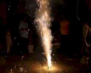 Indiscriminate use of firecrackers on Kali Puja worsens Kolkata's AQI