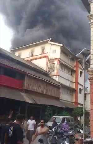 Five rescued from building fire in south Mumbai; shops gutted