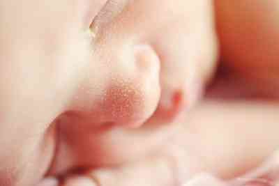 Delaying cord clamping may halve death risk in premature babies: Lancet
