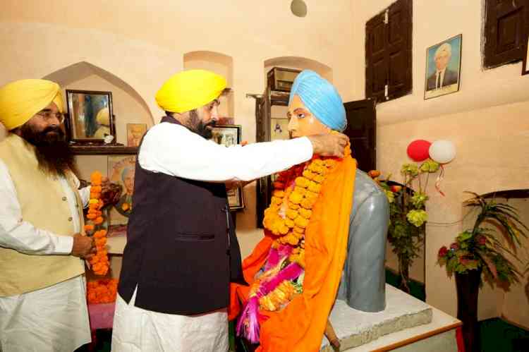 CM leads the state to pay floral tributes to Shaheed Kartar Singh Sarabha on his martyrdom day