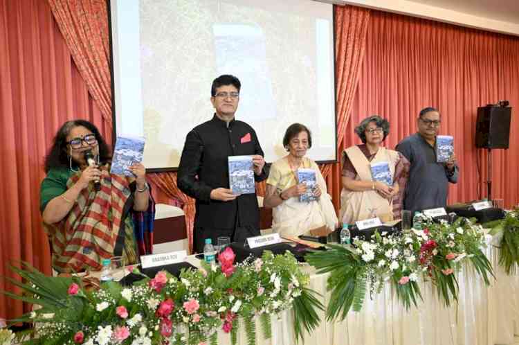 Prasoon Joshi launches Dr Hema Joshi’s book ‘Do Palkon Ki Chhavn Main’