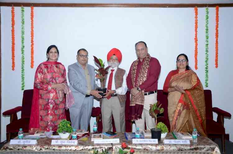 जीएनडीयू, अमृतसर के हिंदी-विभाग द्वारा दो दिवसीय साहित्यिक महाकुंभ  का सफल आयोजन