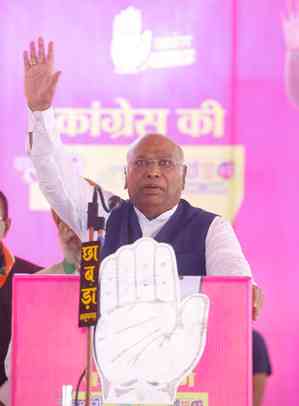 Kharge calls PM the leader of liars in Rajasthan