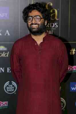 Arijit Singh wows Dubai audiences with ‘In Raahon Mein’ from ‘The Archies’