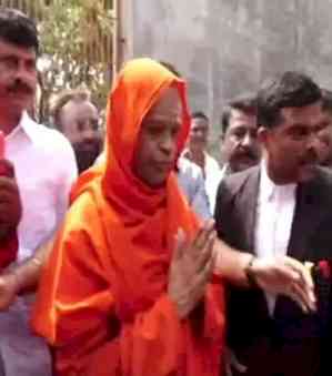 Lingayat mutt sex scam: K’taka HC stays investigation of cases against accused seer