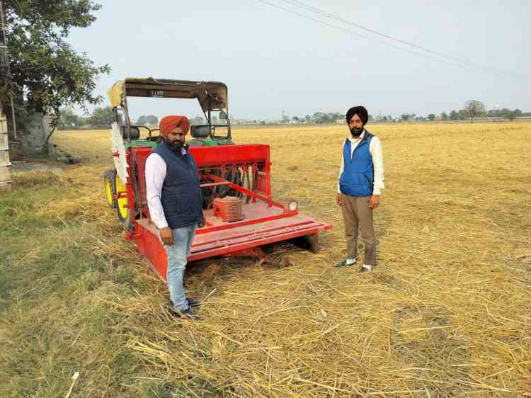 ਪਿੰਡ ਮੁਹੰਮਦ ਨਗਰ  ਦਾ ਅਗਾਂਹਵਧੂ ਕਿਸਾਨ ਮਨਜੀਤ ਸਿੰਘ ਪਿਛਲੇ 6 ਸਾਲਾਂ ਤੋਂ ਬਿਨਾਂ ਪਰਾਲੀ ਸਾੜੇ ਕਰ ਰਿਹਾ ਹੈ ਕਣਕ ਦੀ ਬਿਜਾਈ