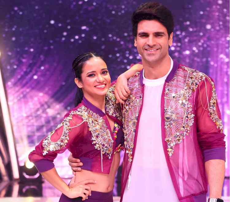 On Jhalak Dikhhla Jaa, Judge Farah Khan compliments Vivek Dahiya’s act, saying, “you performed like a hero, and I could see some glimpses of Hrithik in your act”