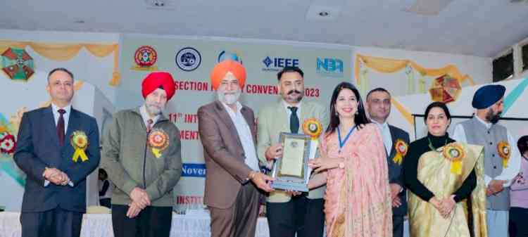 IKG PTU Management Department faculty Dr. Rajpreet Kaur honored with the Best Teacher Award by ISTE