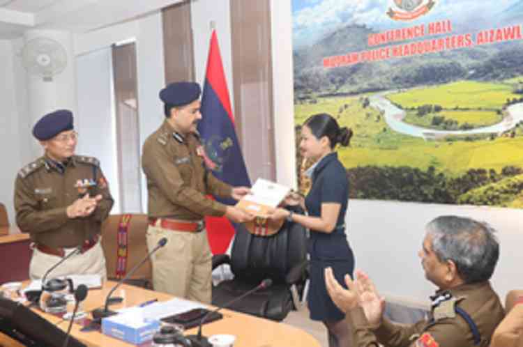 Mizoram Police reward IndiGo staffer for helping police in seizure of drugs
