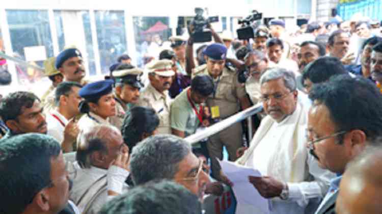 K’taka CM Siddaramaiah holds day-long Janata Darshan in B’luru