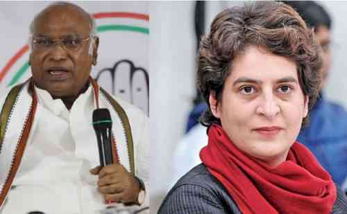 With 48 hrs left for campaigning, Kharge & Priyanka to address 4 rallies today in Telangana