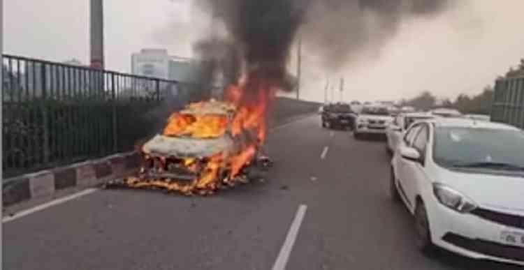 Gurugram: Moving car catches fire on Iffco Chowk flyover