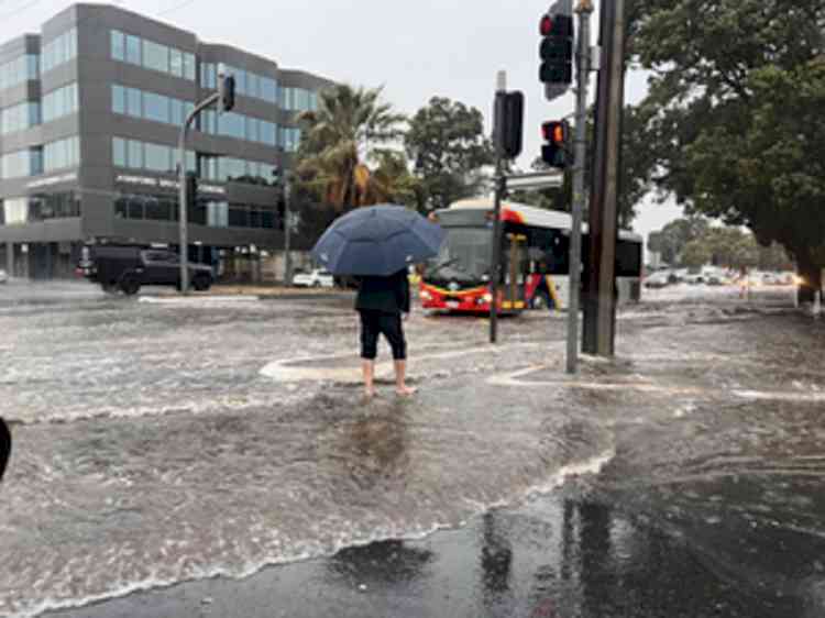 Thousands of South Australians without power amid severe storms